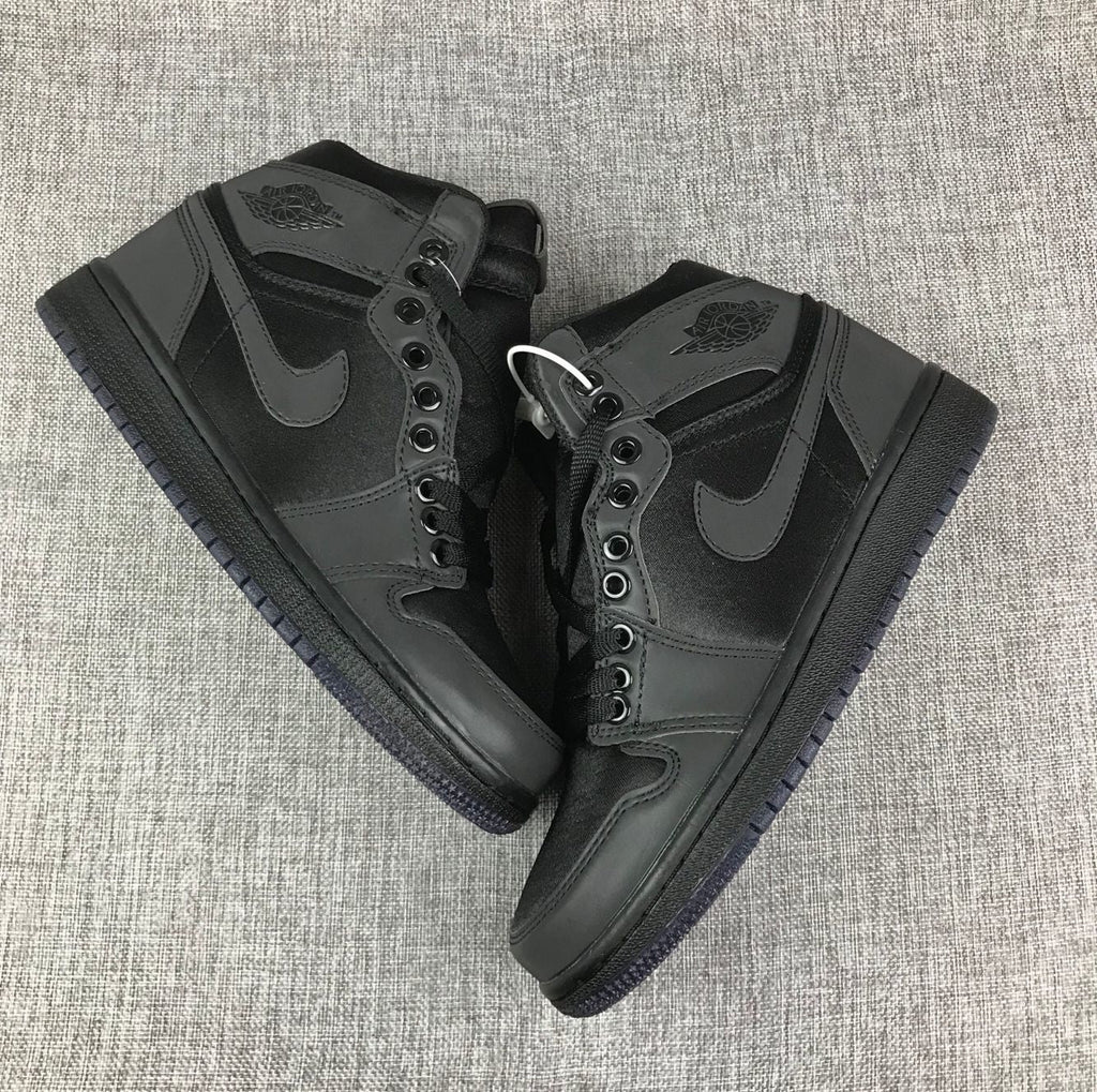 Air Jordan 1 Retro High Black Rose Sneakers