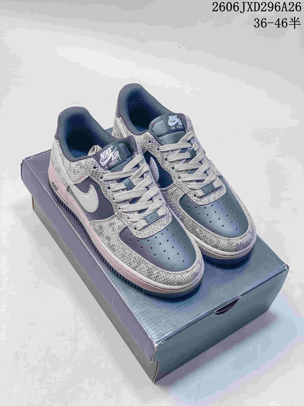 Nike Air Force 1 '07 Low Sneakers in Gray