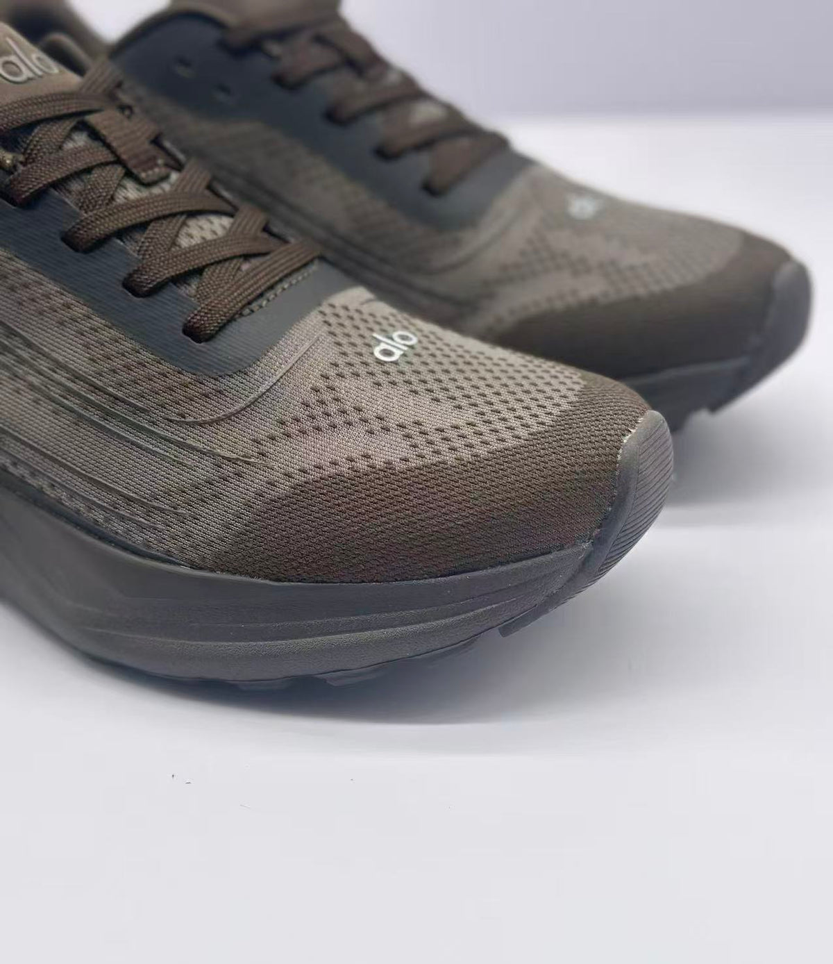 Alo Dark Brown Low-Top Sneakers