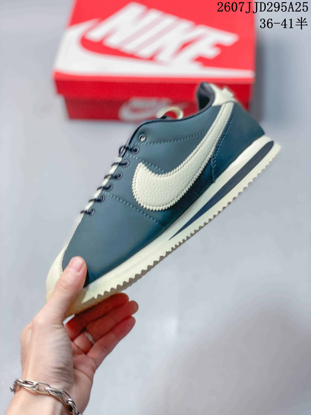 Nike Classic Cortez Sneakers Navy Cream 2607JJD295A25