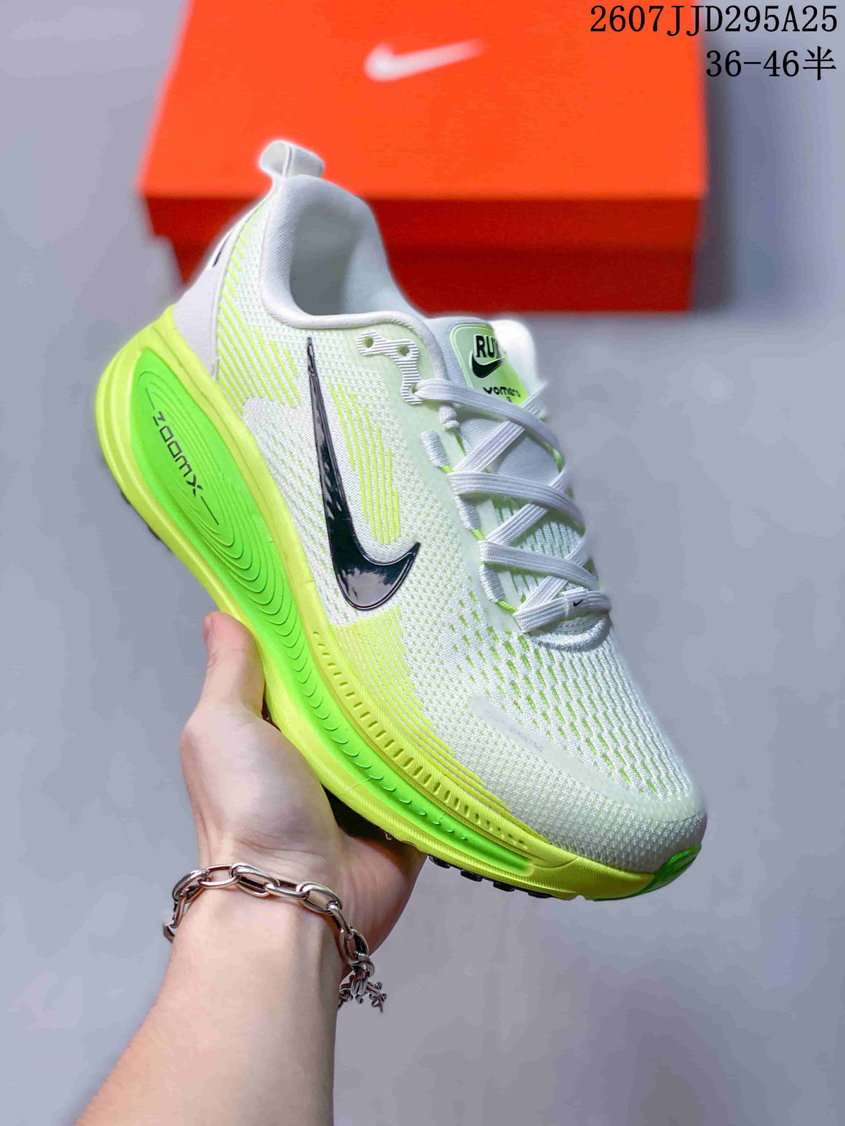 Nike Vomero 18 Running Shoes White Neon Green JD295A25