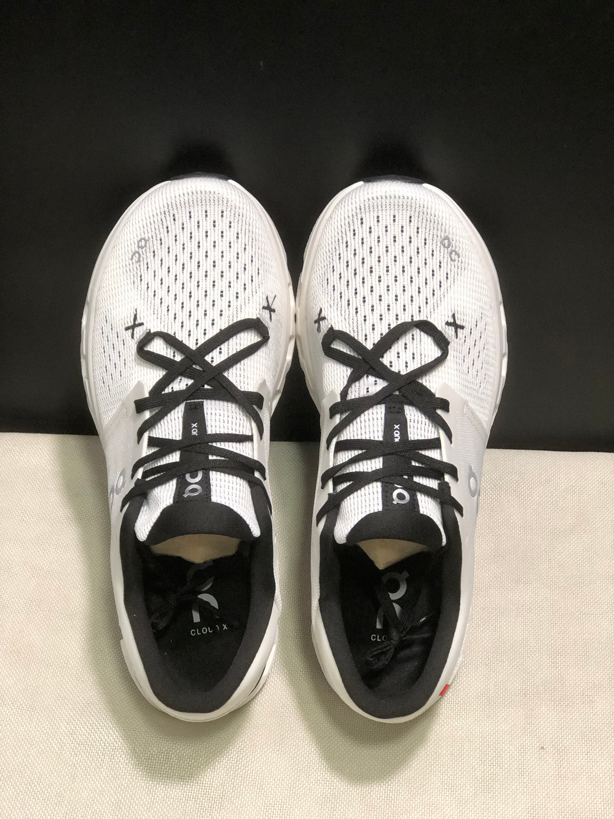 On Cloud X4 Sneakers Ivory Black