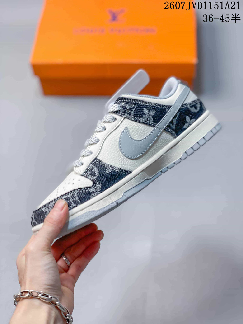 Nike Dunk Low Retro x IP Sneakers White Grey Navy
