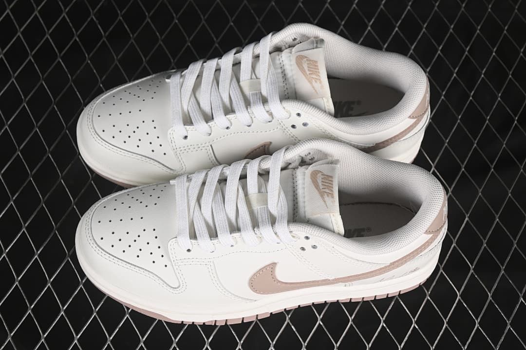 Nike SB Dunk Low Mocha White Sneakers