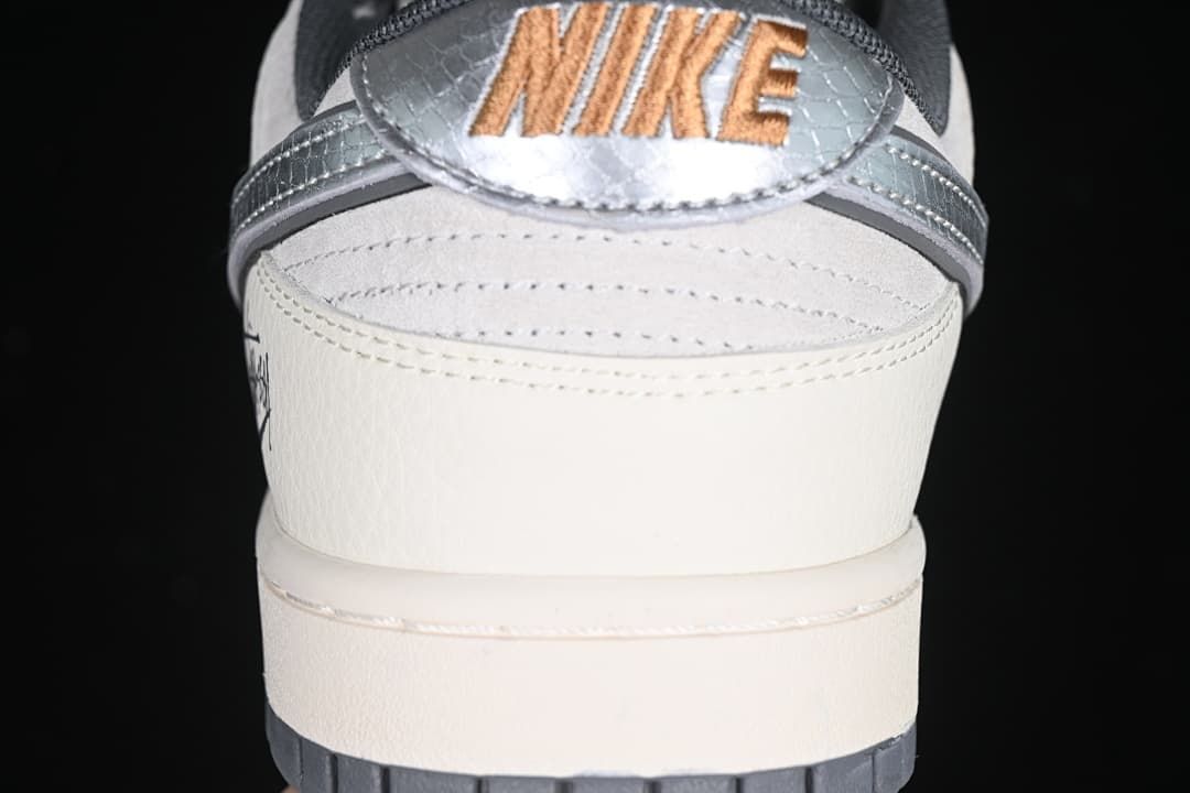 Nike Dunk Low Stüssy Snake-Year Sneakers DM6868-008