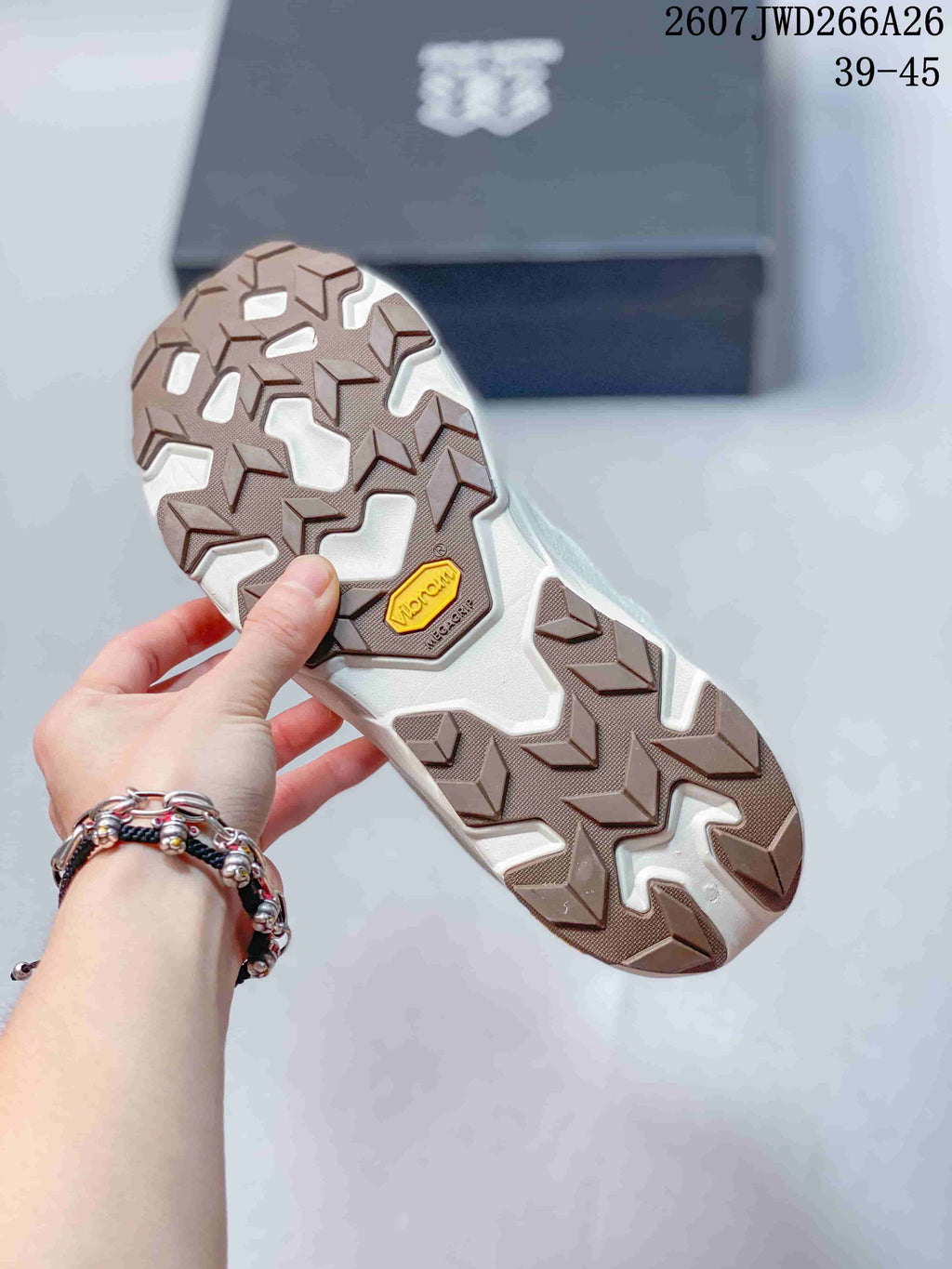 KOLON SPORT KRUST Trail Running Shoes Cream 2607JWD266A26