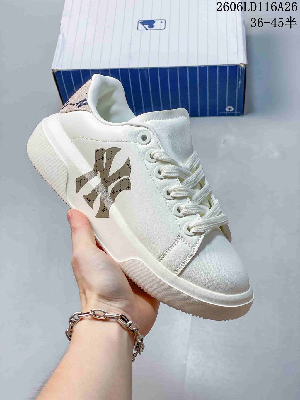 MLB Chunky Classic White Low-Top Sneakers 3ASXAM82N
