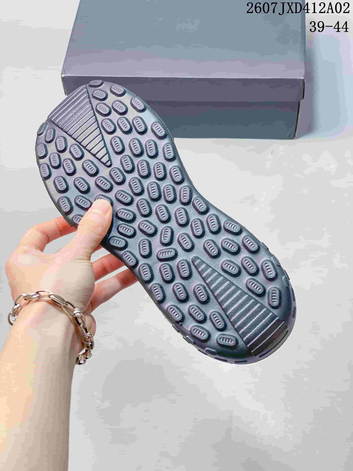 ECCO Men's Gray Closed-Toe Sport Sandals JXD412A02