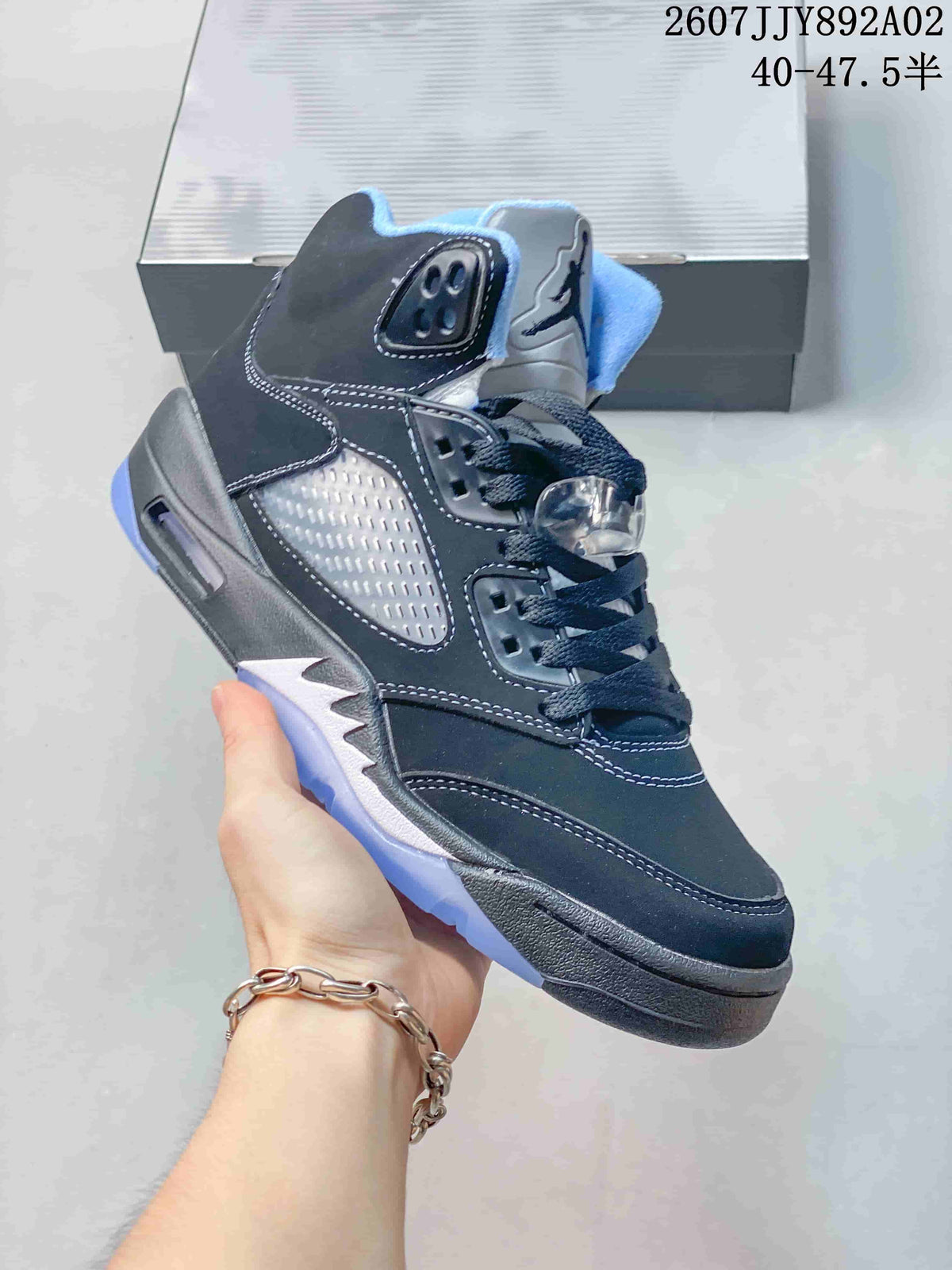 Jordan Air Jordan 5 Low Sneakers in Black and Blue