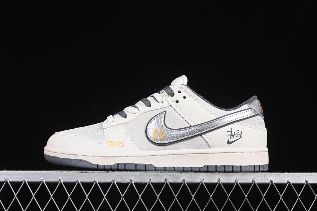 Nike Dunk Low Stüssy Snake-Year Sneakers DM6868-008