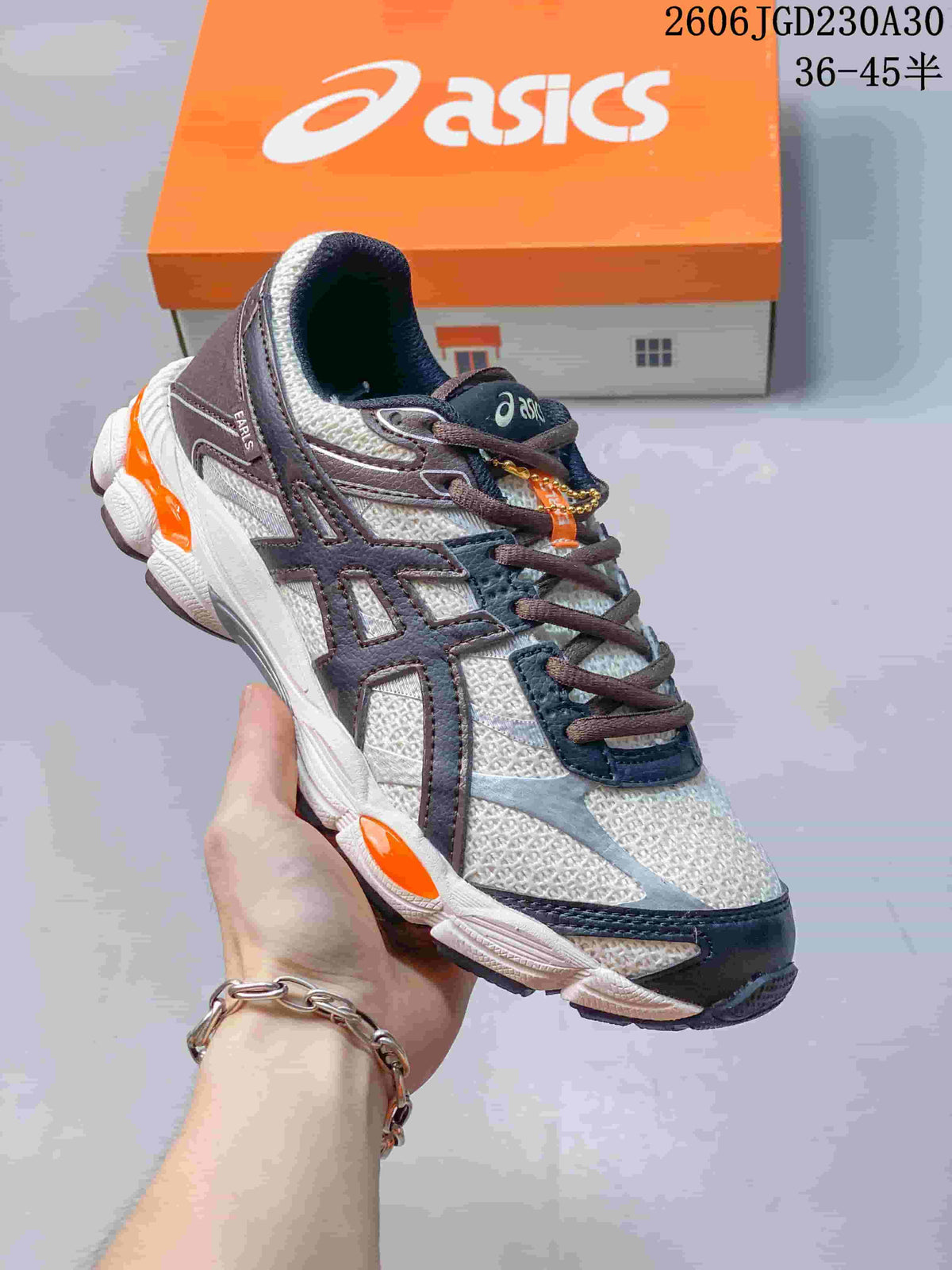 ASICS GEL-CUMULUS 16 Running Shoes, White and Brown