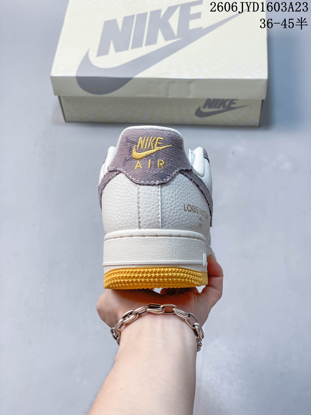 Nike Air Force 1 '07 Low Off-White Heart Sneakers