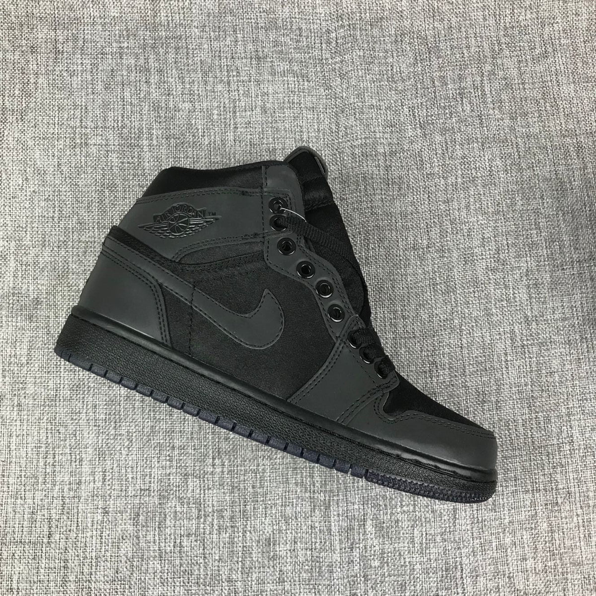 Air Jordan 1 Retro High Black Rose Sneakers