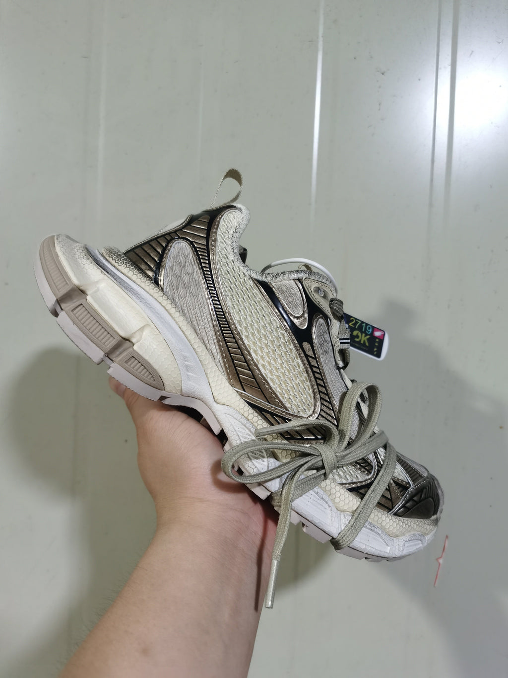 0185 White and Gold Sneakers