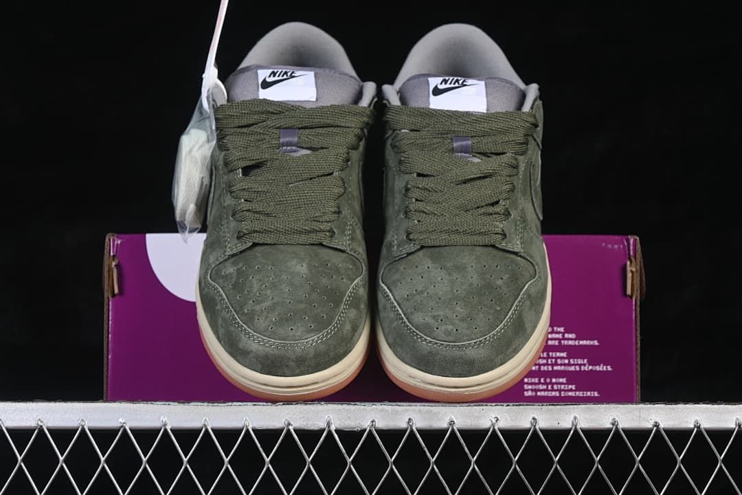 Nike SB Dunk Low Olive Green Sneakers HJ0367-301