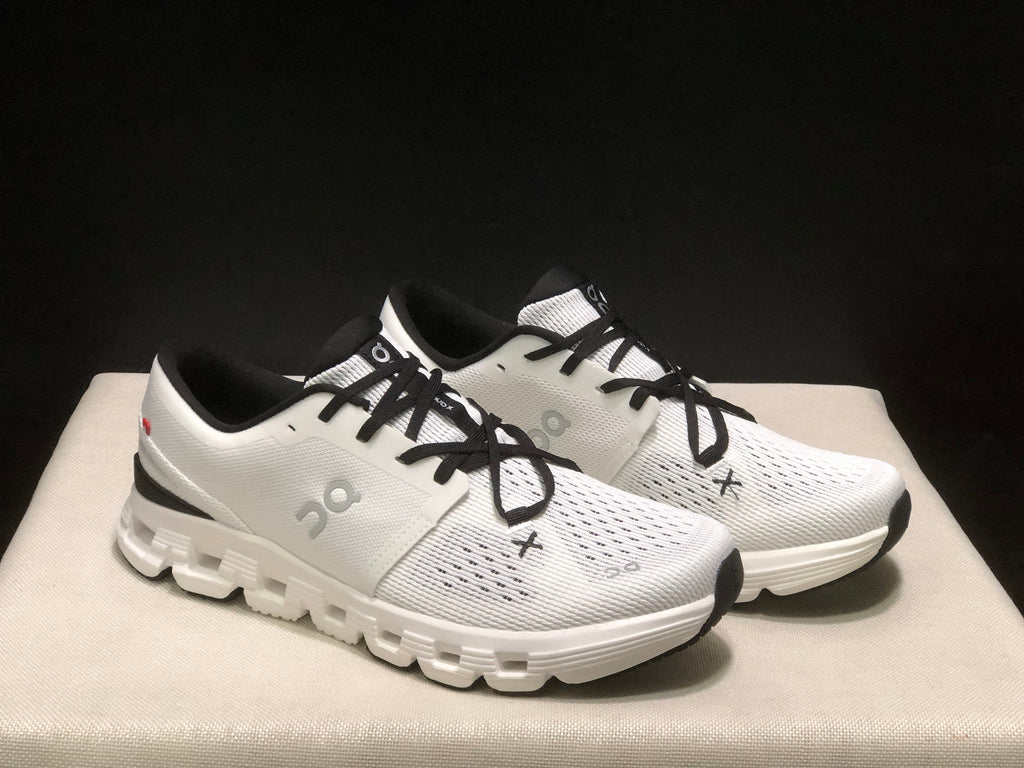 On Cloud X4 Sneakers Ivory Black