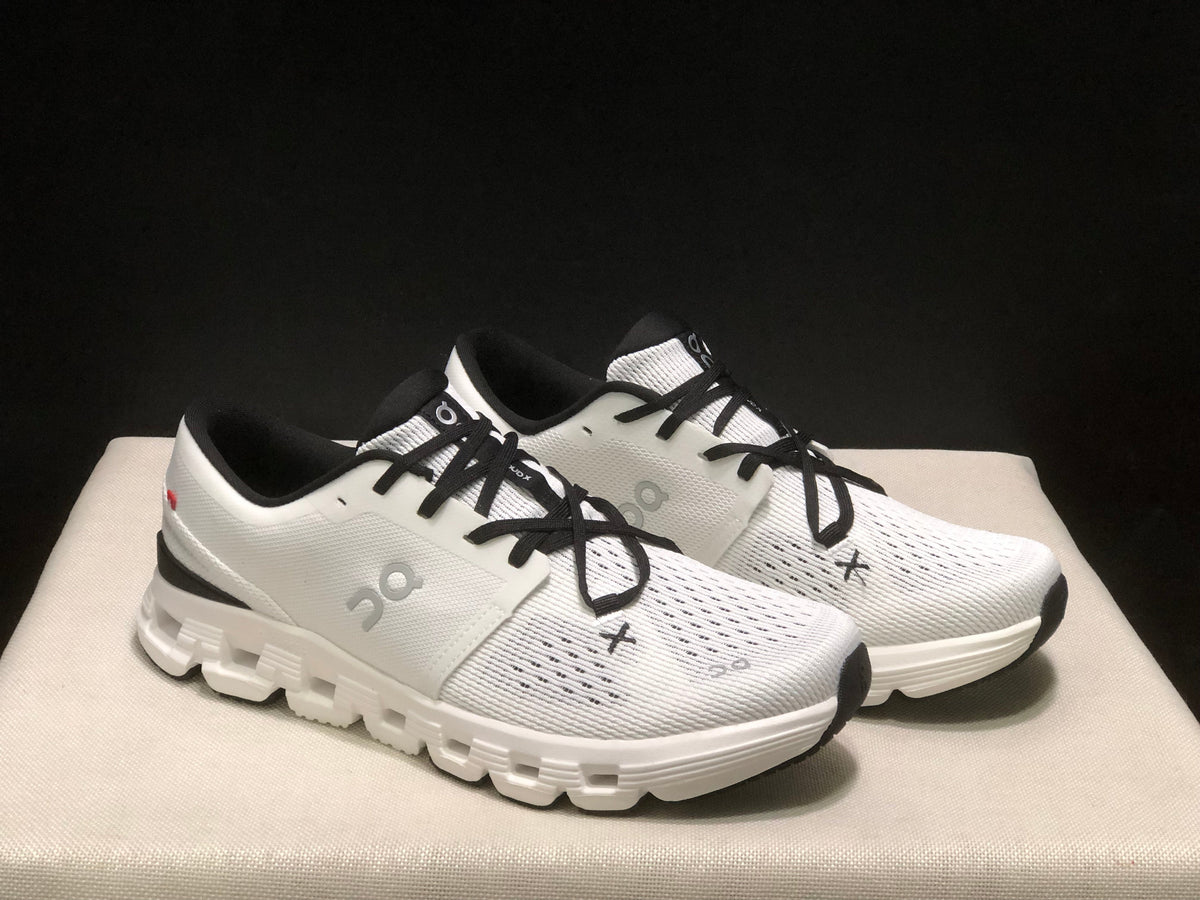 On Cloud X4 Sneakers Ivory Black