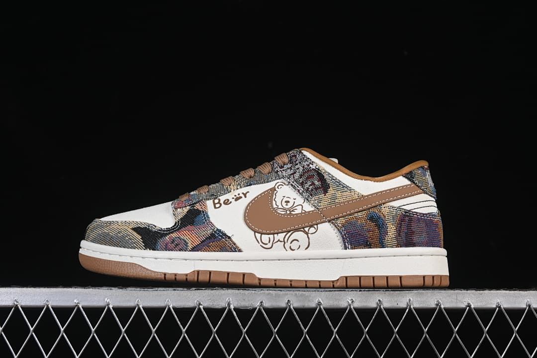 Nike SB Dunk Low Bear Print Low-Top Sneakers – Brown