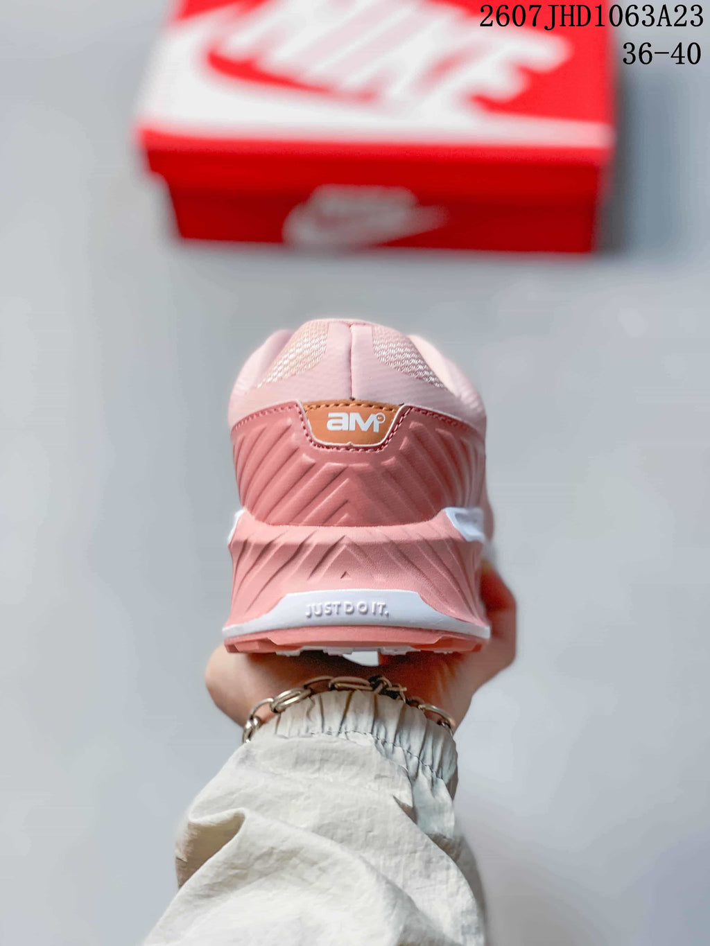 Nike Air Max Viva Low-Top Sneakers Pink