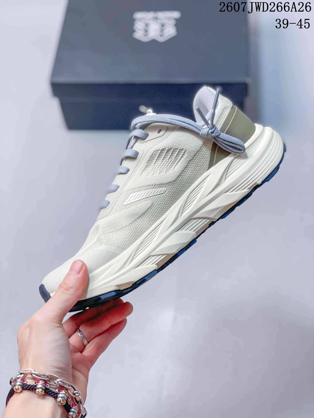 KOLON SPORT KRUST Trail Running Shoes Off-White 2607JWD266A26