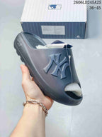 MLB New York Yankees Open-Toe Slide Sandals