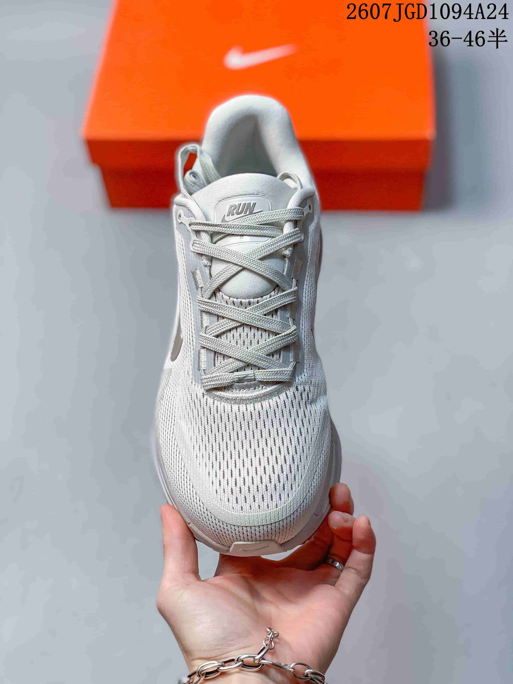 Nike Vomero 18 SE Sneakers White Grey