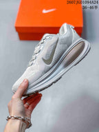 Nike Vomero 18 SE Sneakers White Grey