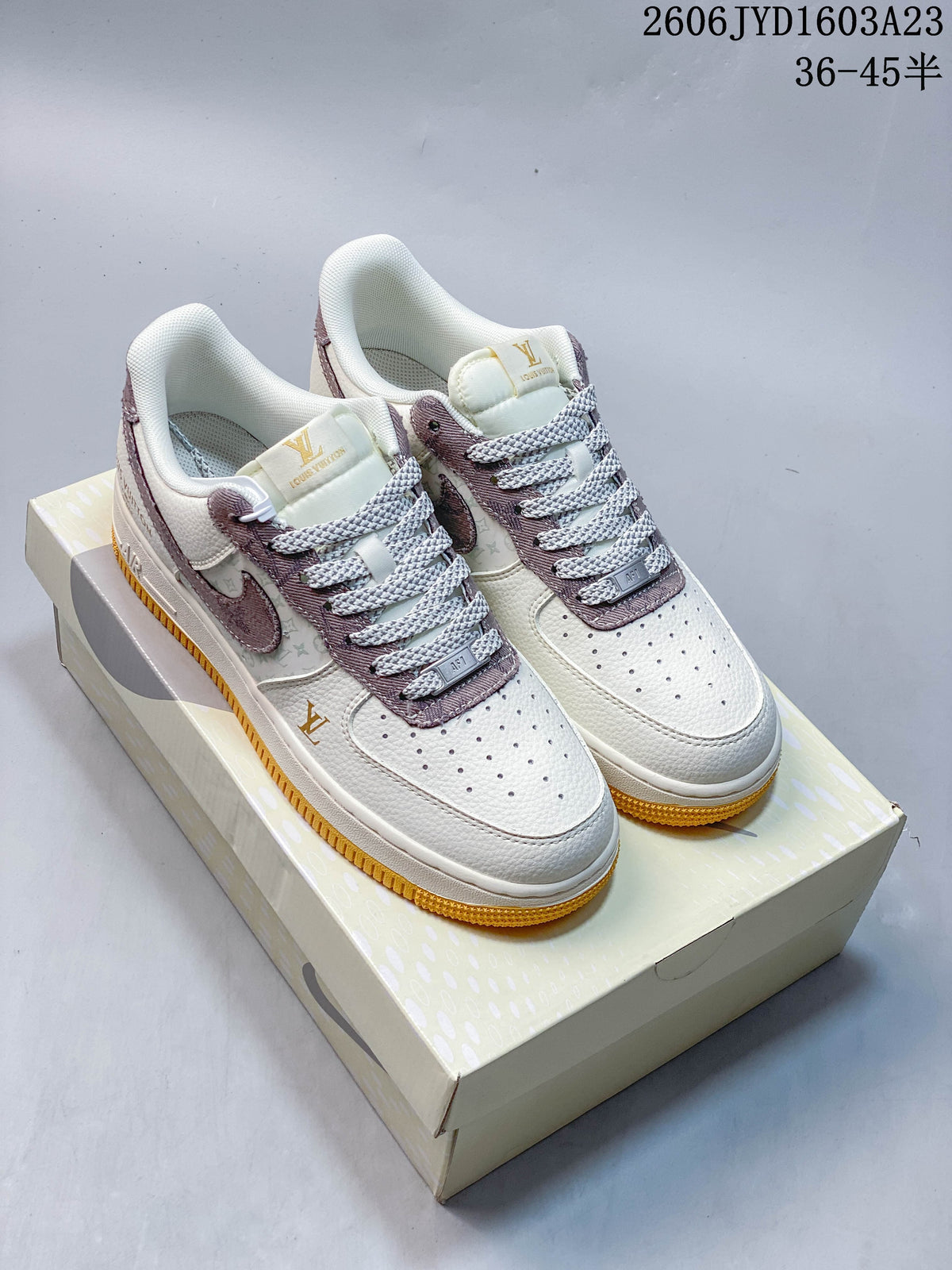 Nike Air Force 1 '07 Low Off-White Heart Sneakers