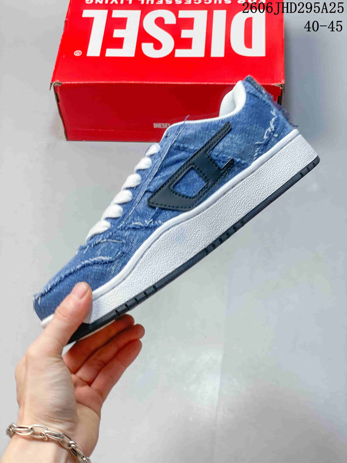Diesel S-ukiyo V2 Low-Top Sneakers in Blue Denim