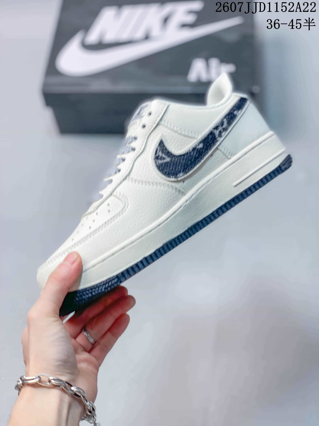 Nike Air Force 1 '07 Low White Navy Sneakers