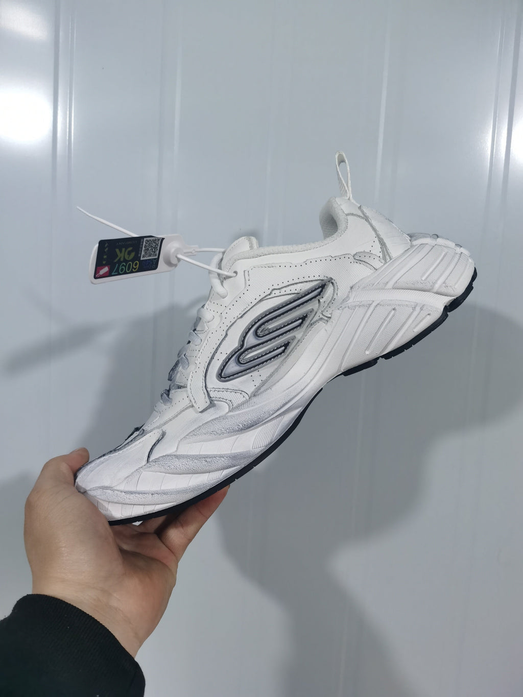 9110 White Black Grey Lace-Up Sneakers