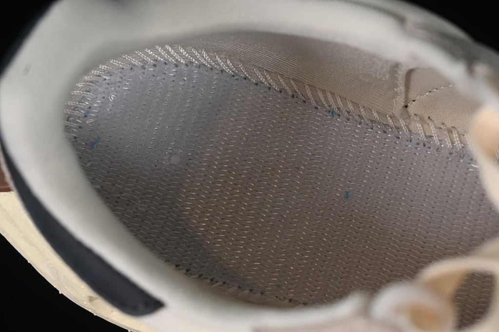 adidas Retropy E5 Sneakers IE8105 - Cream and Black