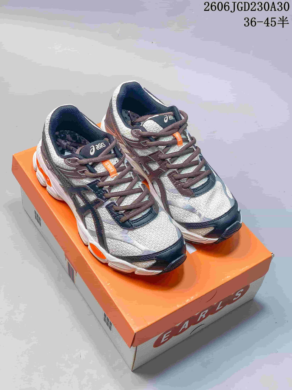 ASICS GEL-CUMULUS 16 Running Shoes, White and Brown