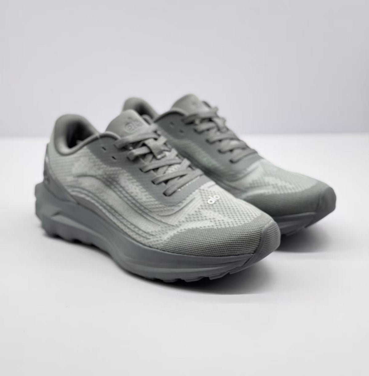 Alo Runner Sneakers Gray