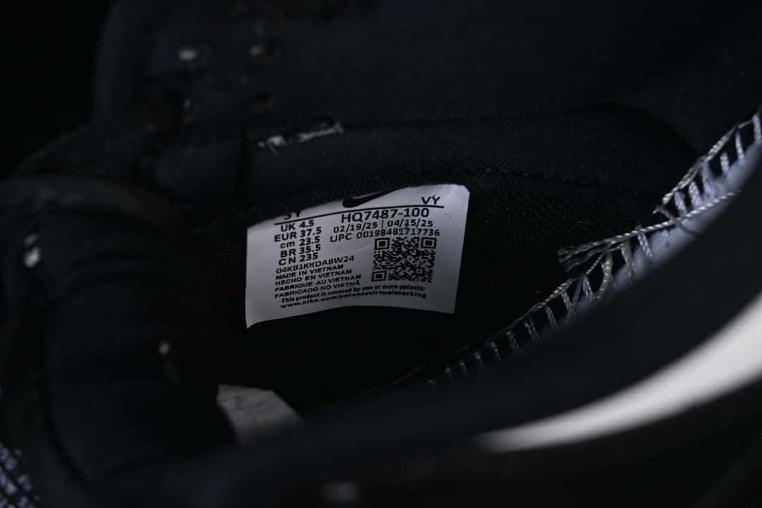 Nike Dunk Low SE Black and White Sneakers HQ7487-100