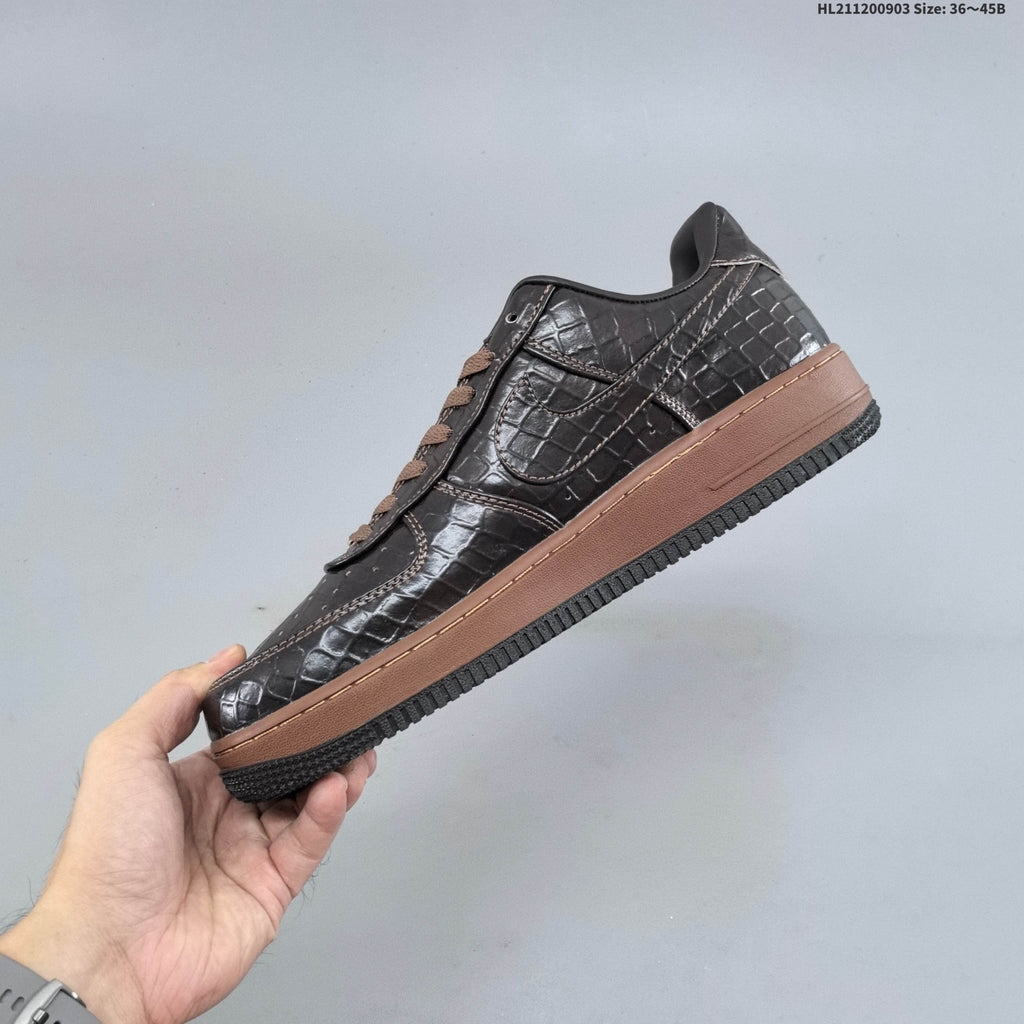 Nike Air Force 1 '07 Low Sneakers in Dark Brown