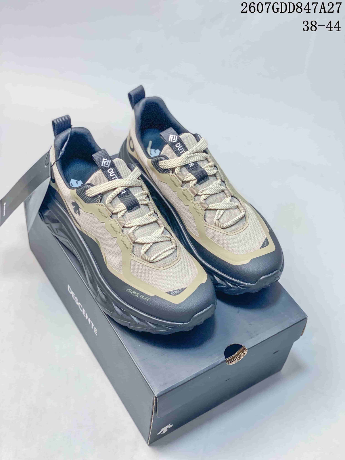 DESCENTE TERRAIND Low-Top Hiking Sneakers Beige Navy SQ323LCR92
