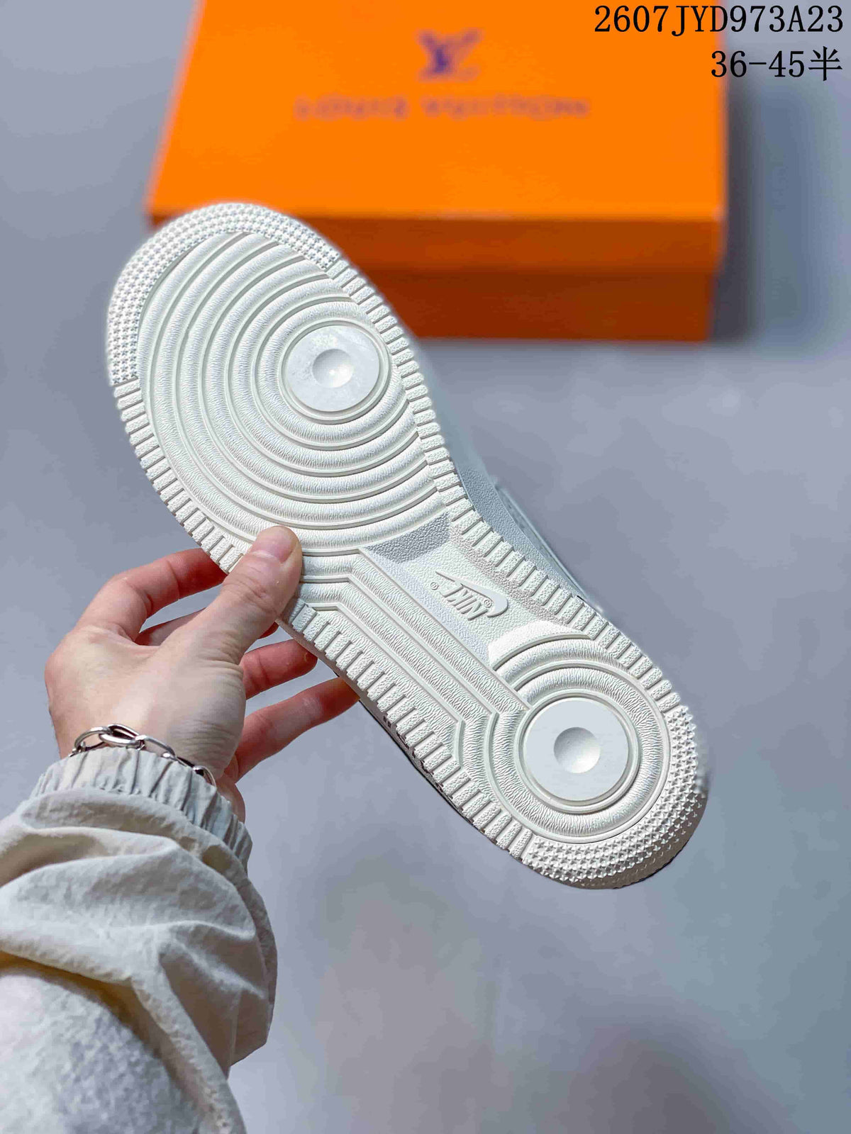 Nike Air Force 1 '07 White Navy Sneakers SU2305-626