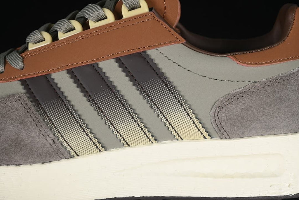 adidas Retropy E5 JH7190 Sneakers in Grey and Brown