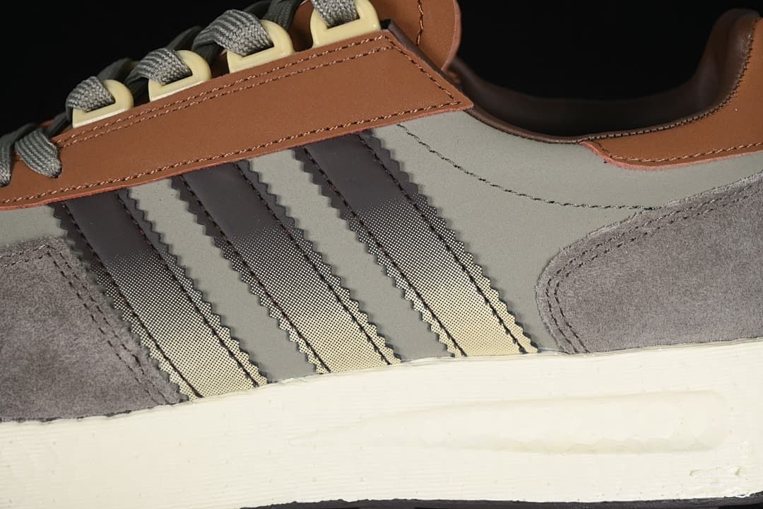 adidas Retropy E5 JH7190 Sneakers in Grey and Brown