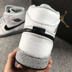 Air Jordan 1 Retro High OG White Grey Dot Sneakers