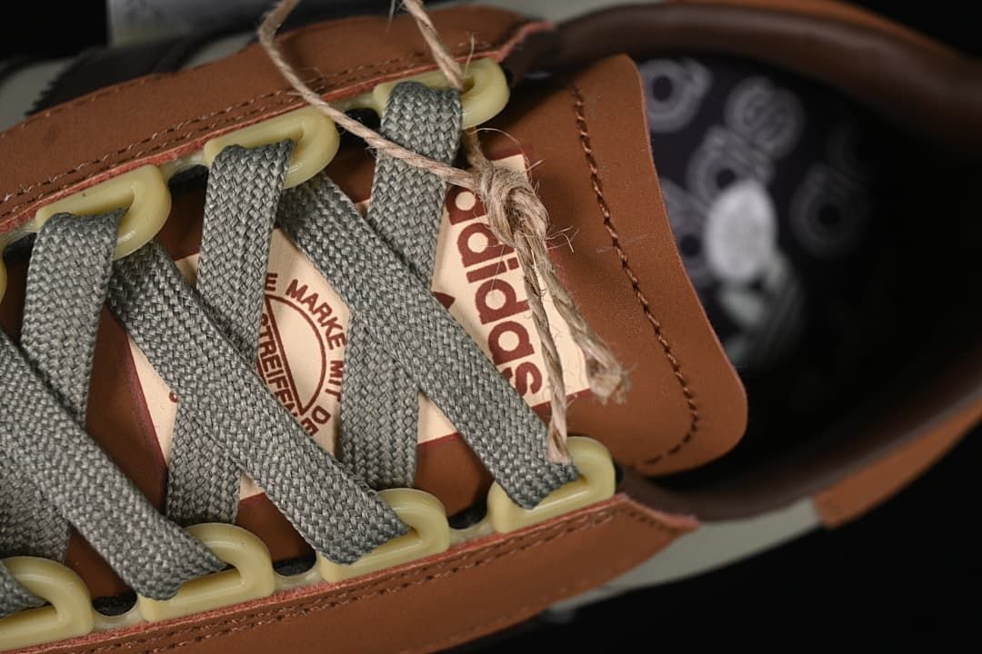 adidas Retropy E5 JH7190 Sneakers in Grey and Brown