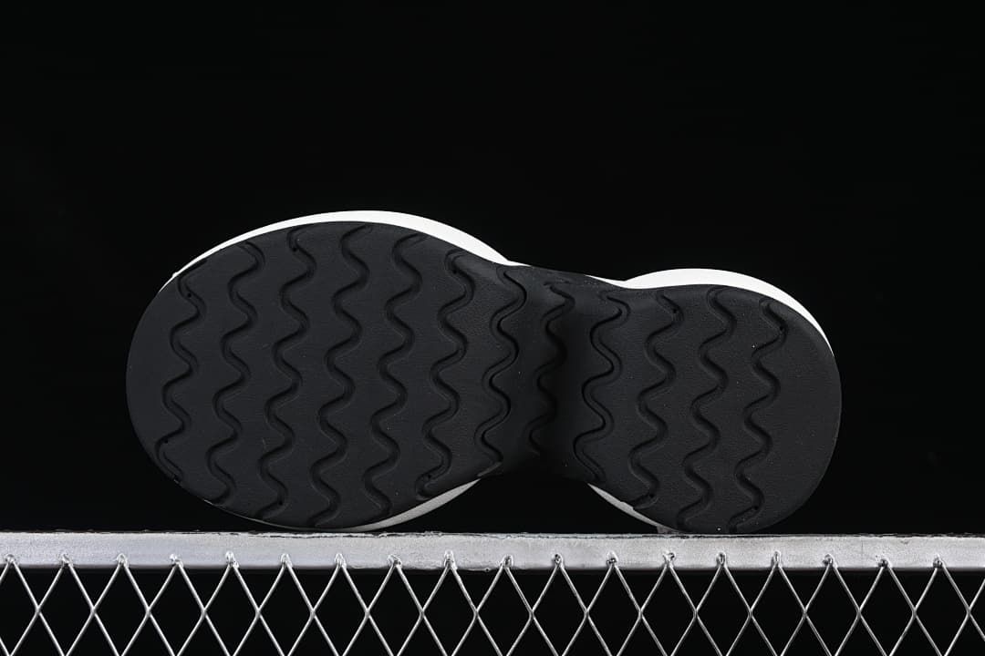 SMFK Future Ripple Low-Top Sneakers in White