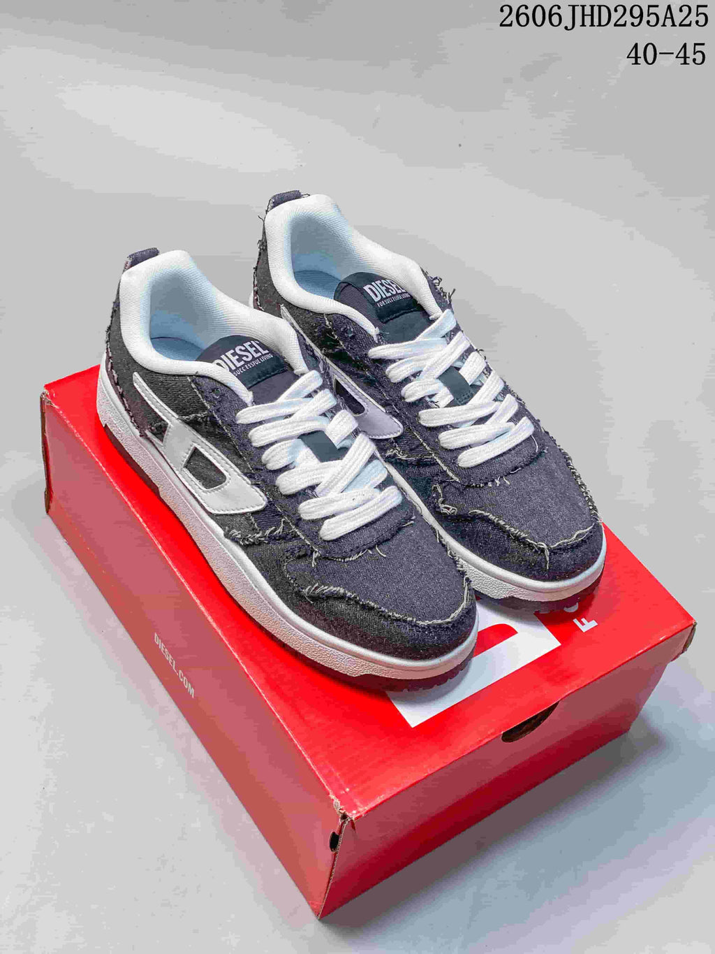 Diesel S-UKIYO V2 Low-Top Sneakers in Charcoal