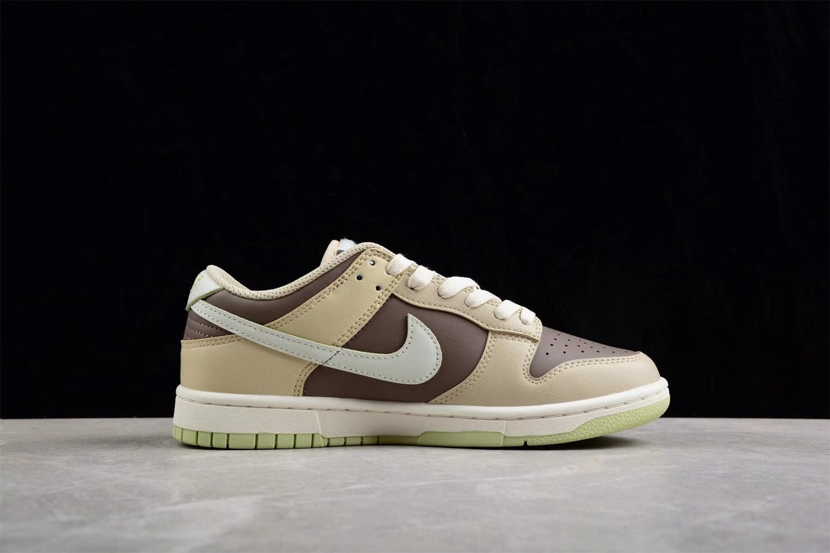 Nike SB Dunk Low Sneakers Beige Brown FB4961-012