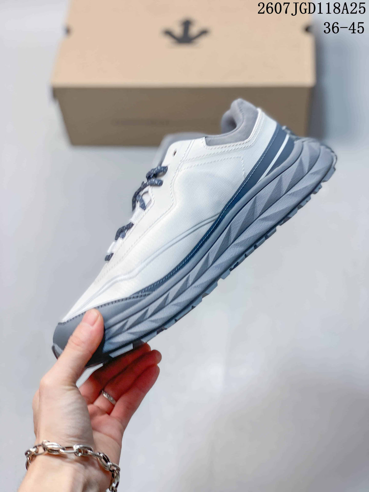 Descente TERRAIND Low-Top Hiking Sneakers White Gray