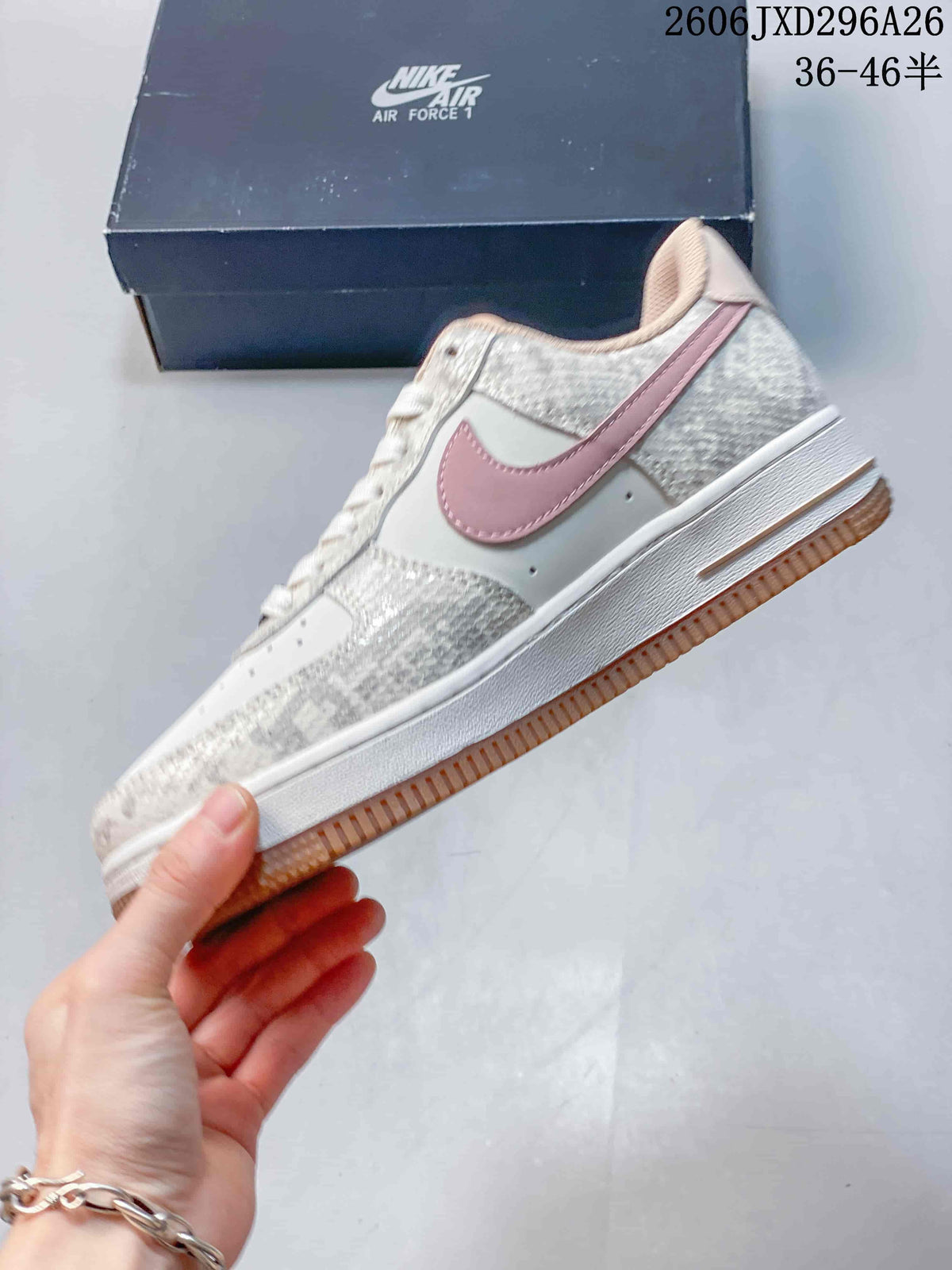 Nike Air Force 1 ’07 Low Sneakers in White and Pink