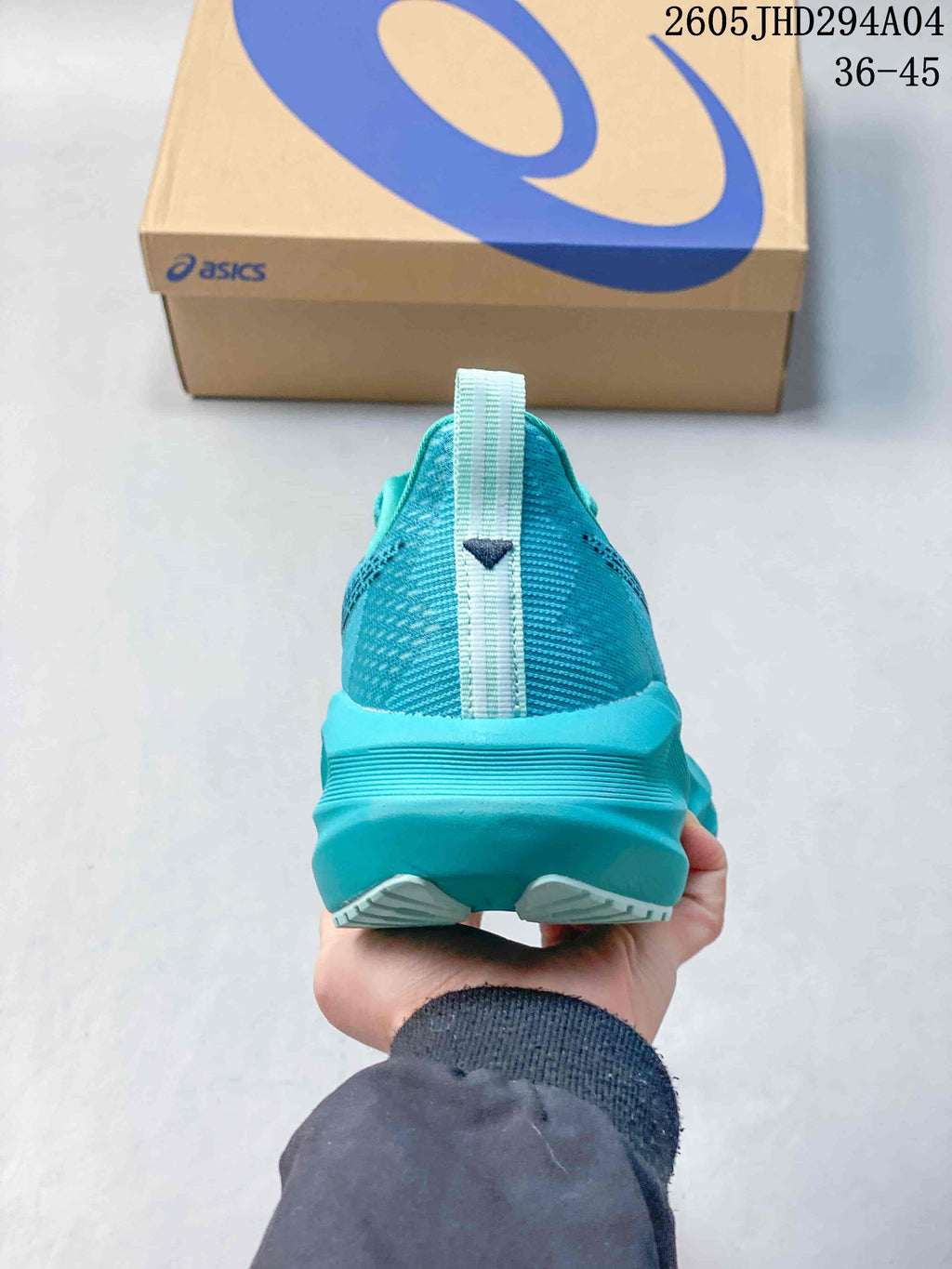 ASICS NOVABLAST 5 LE Running Shoes in Turquoise