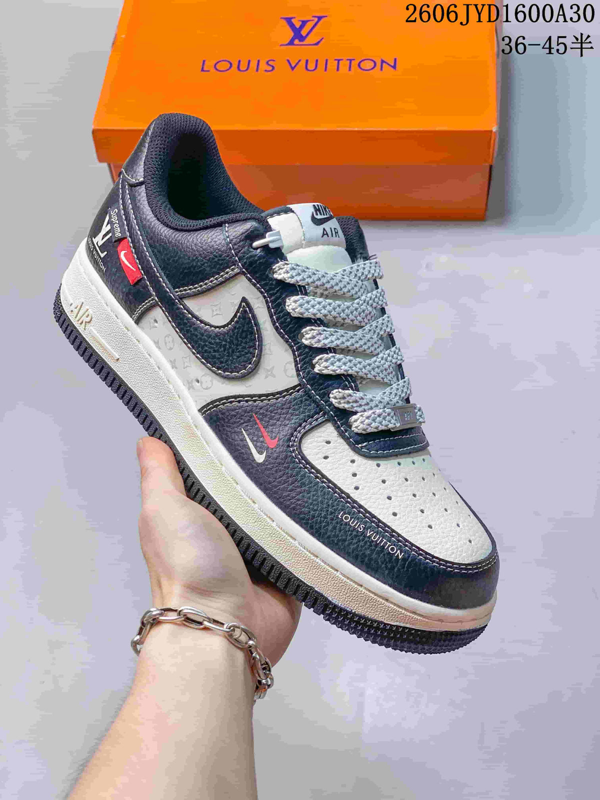 Nike Air Force 1 ’07 Low Sneakers in Navy and White
