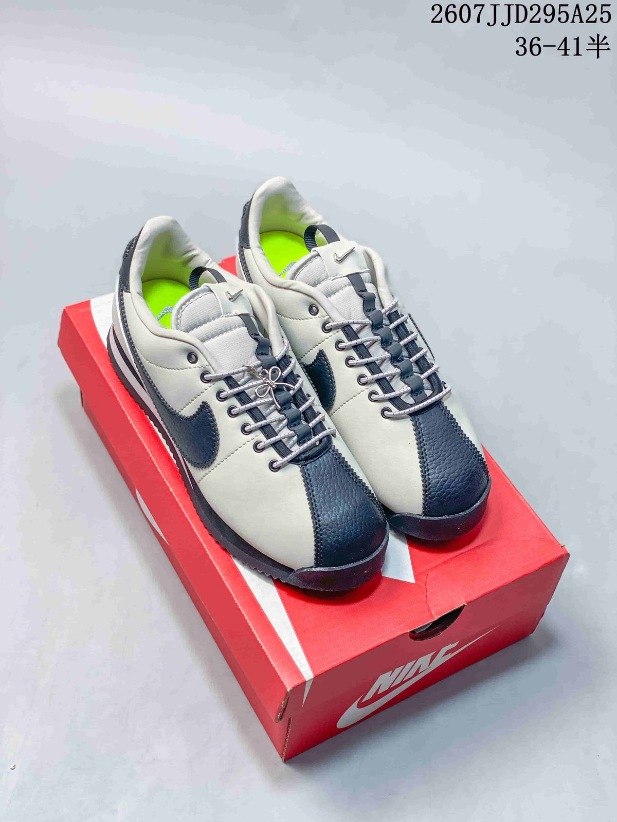Nike Classic Cortez Sneakers White Navy IR1